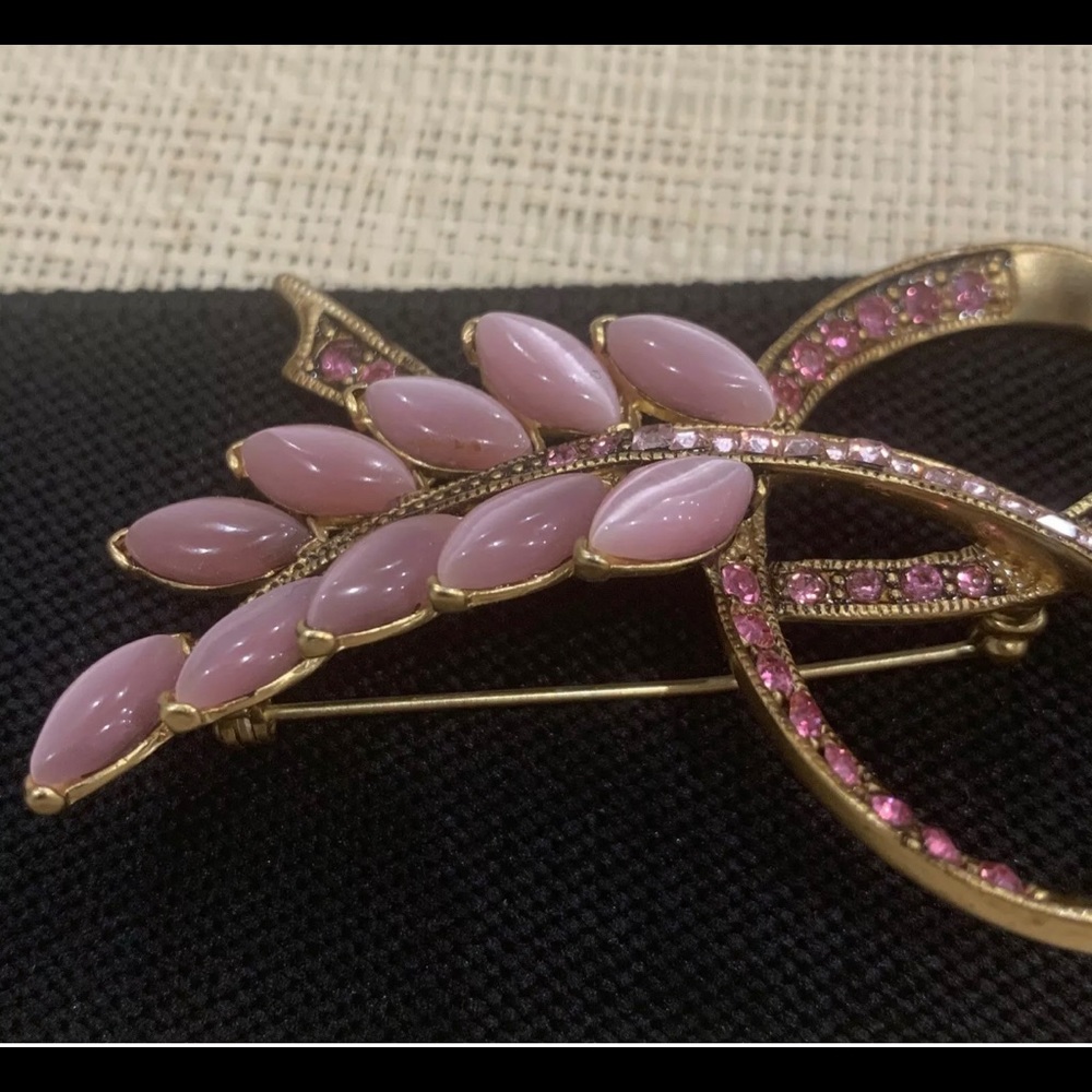 Pink Rhinestone and Moon-glow Gold Tone Brooch Pin Ribbon Bow Elegant timeless - Picture 7 of 10